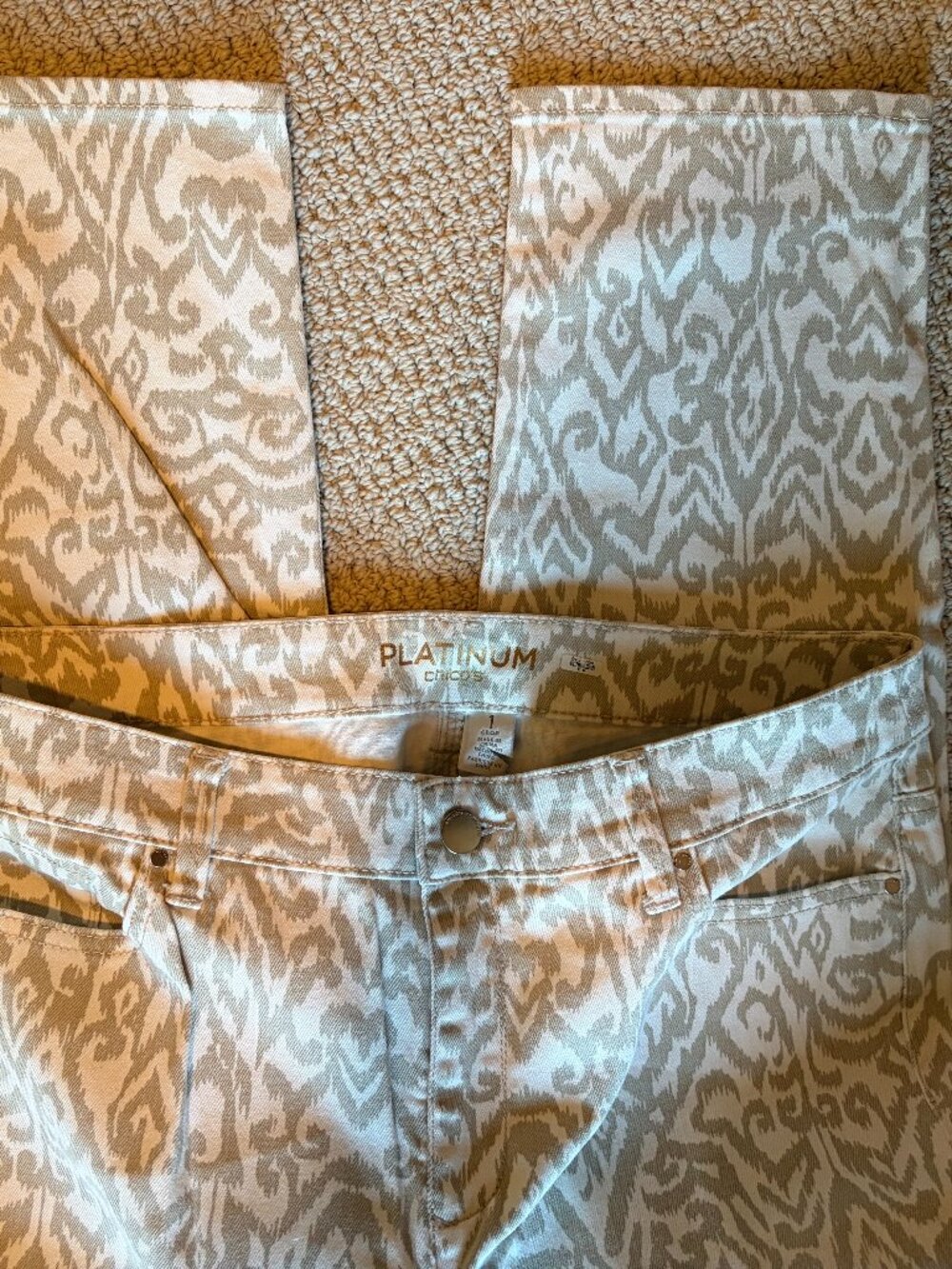 CHICO'S Platinum cropped pants Medium Chico's size 1 Excellent condition
